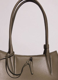 LEATHER KHAKI // khaki smooth leather fang bag