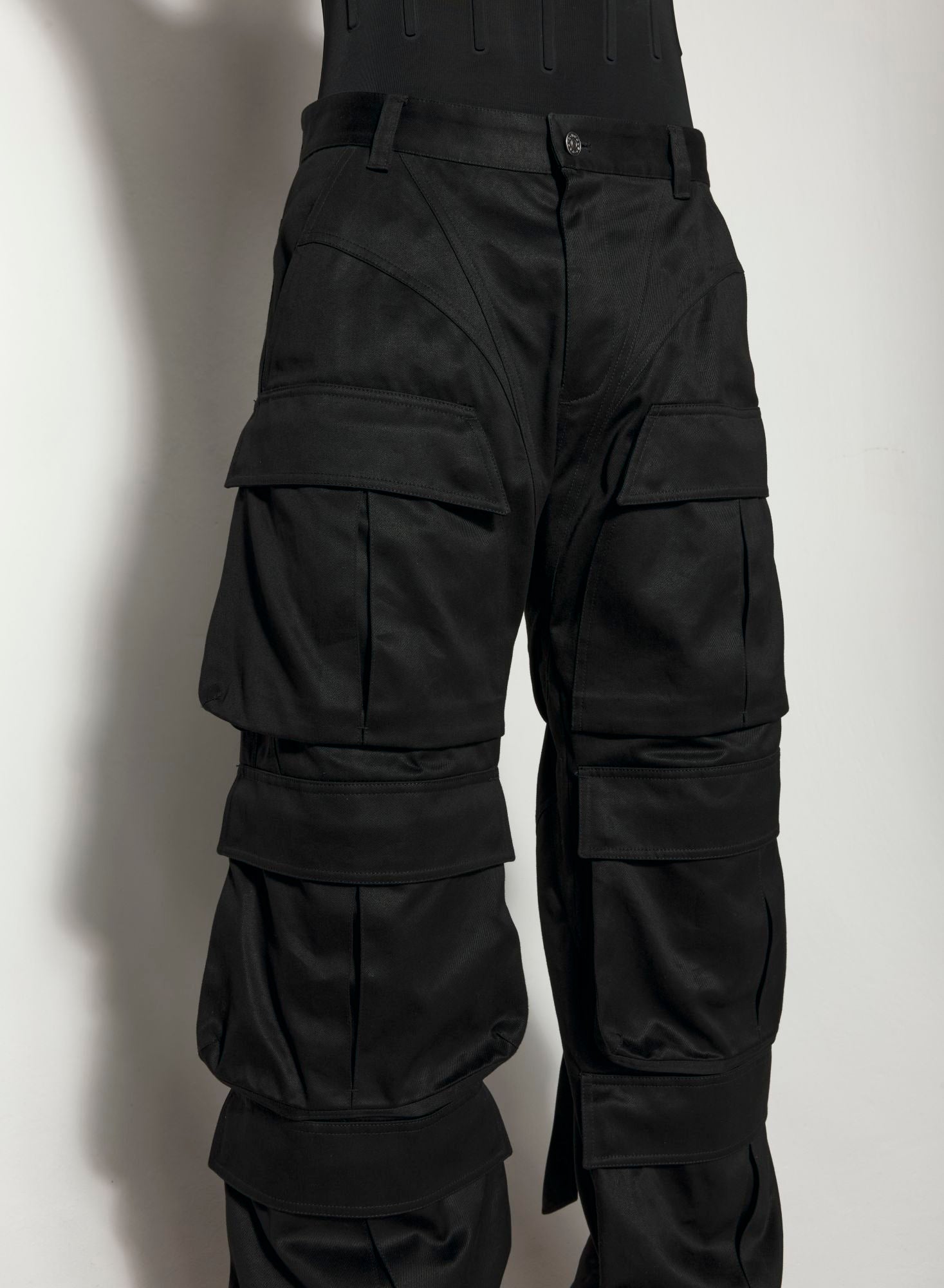 BLACK CARGO PANTS