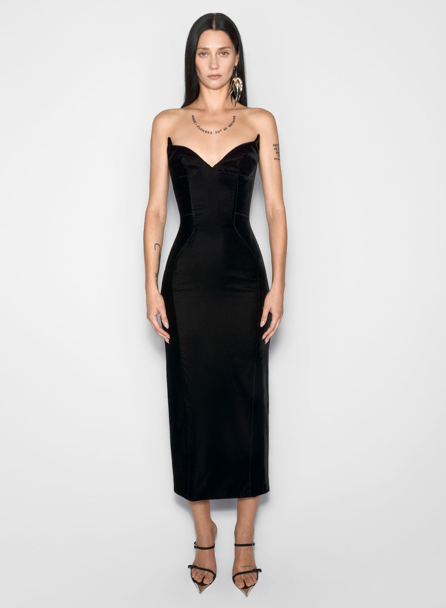 BLACK SIGNATURE STRAPLESS VELVET GOWN