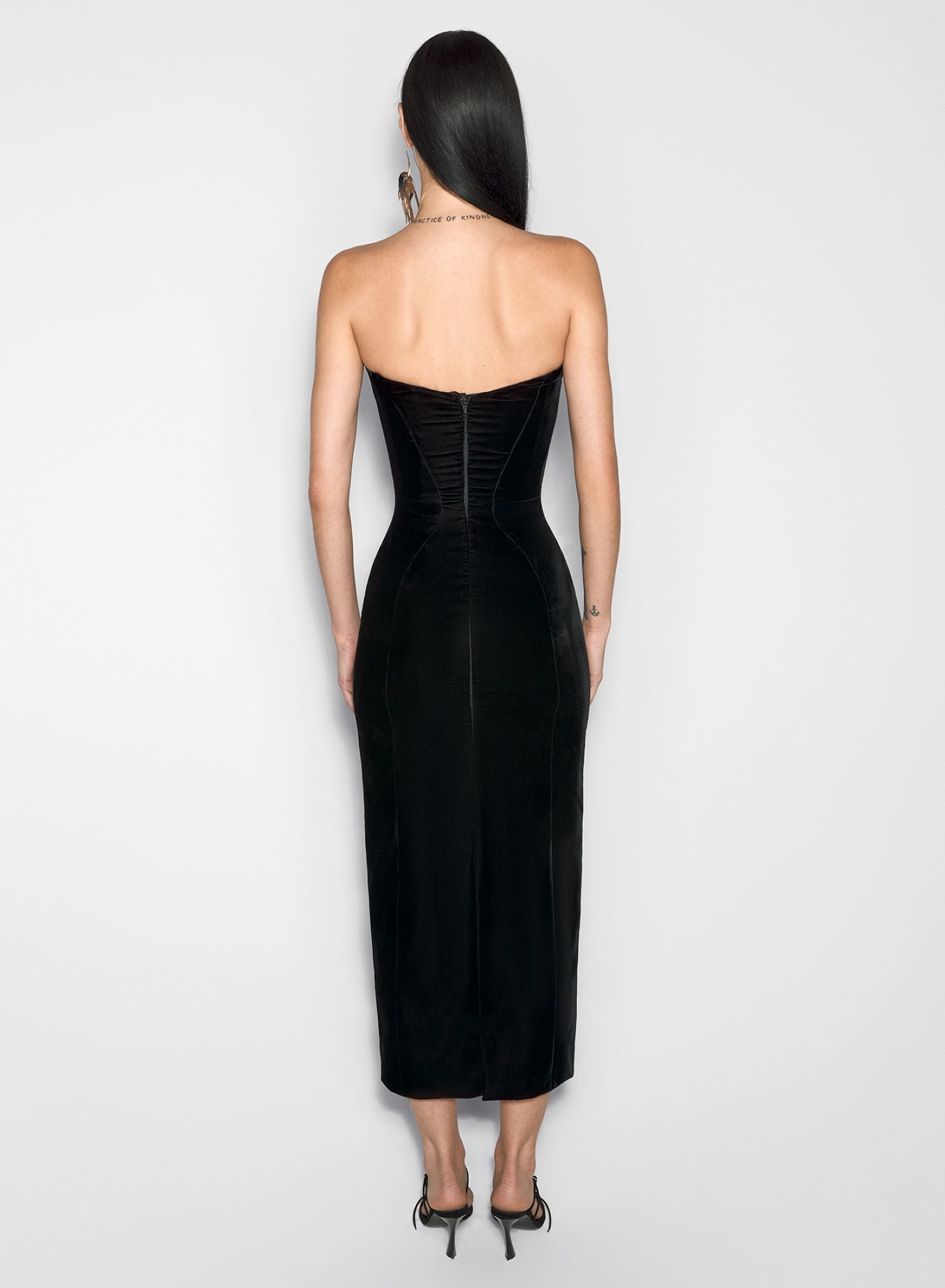 BLACK SIGNATURE STRAPLESS VELVET GOWN