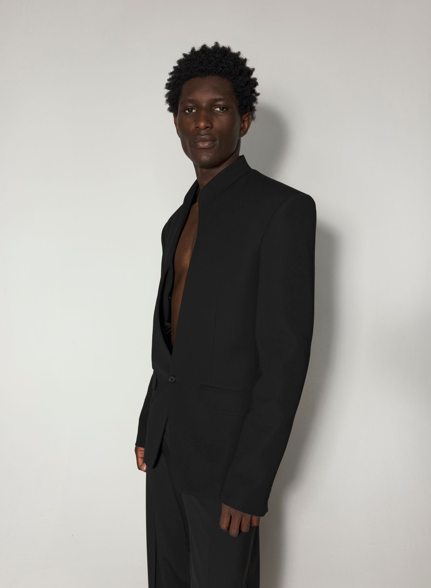 BLACK COLLARLESS TAILORED JACKET