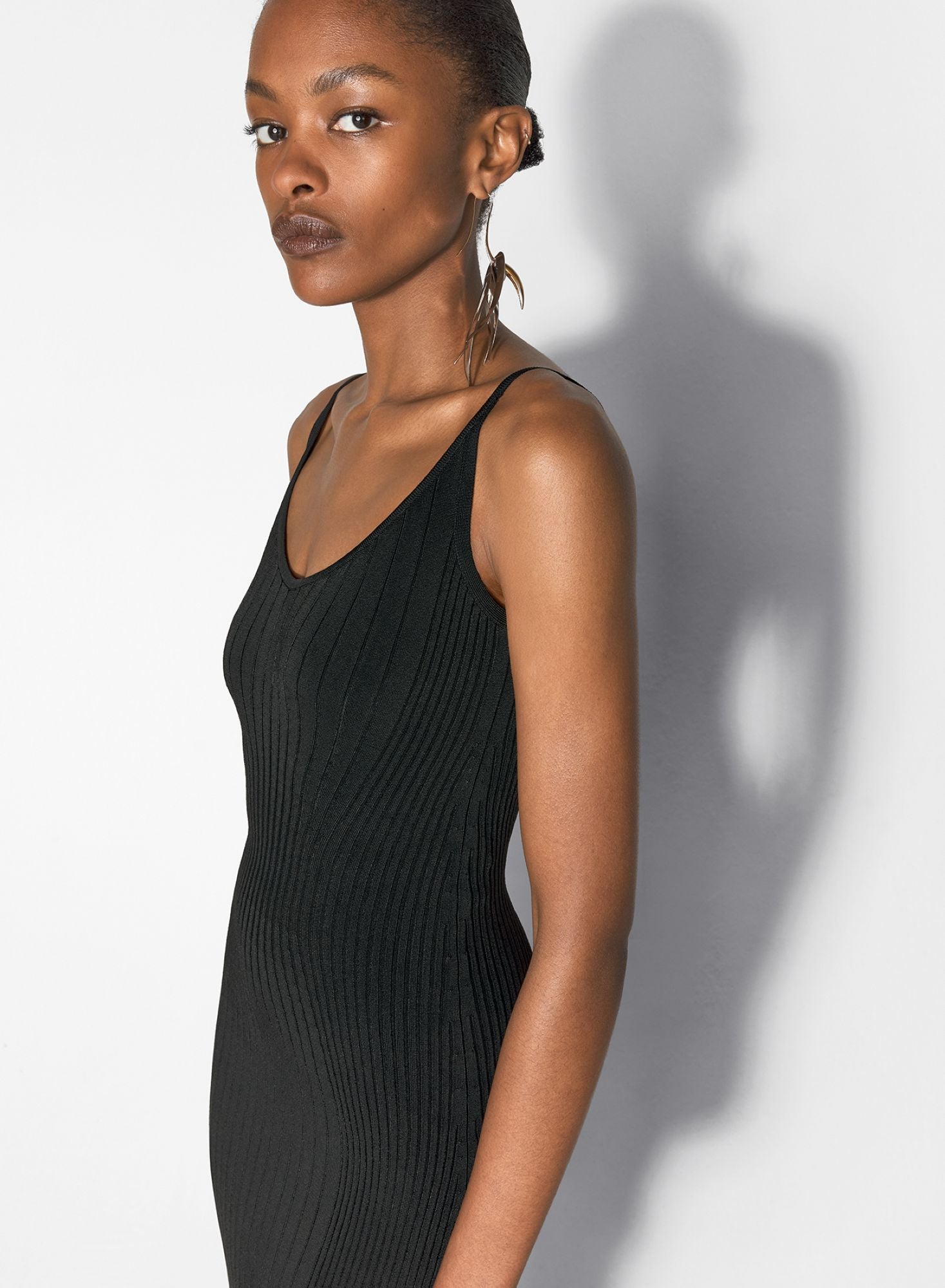 BLACK SCULTPING KNIT DRESS