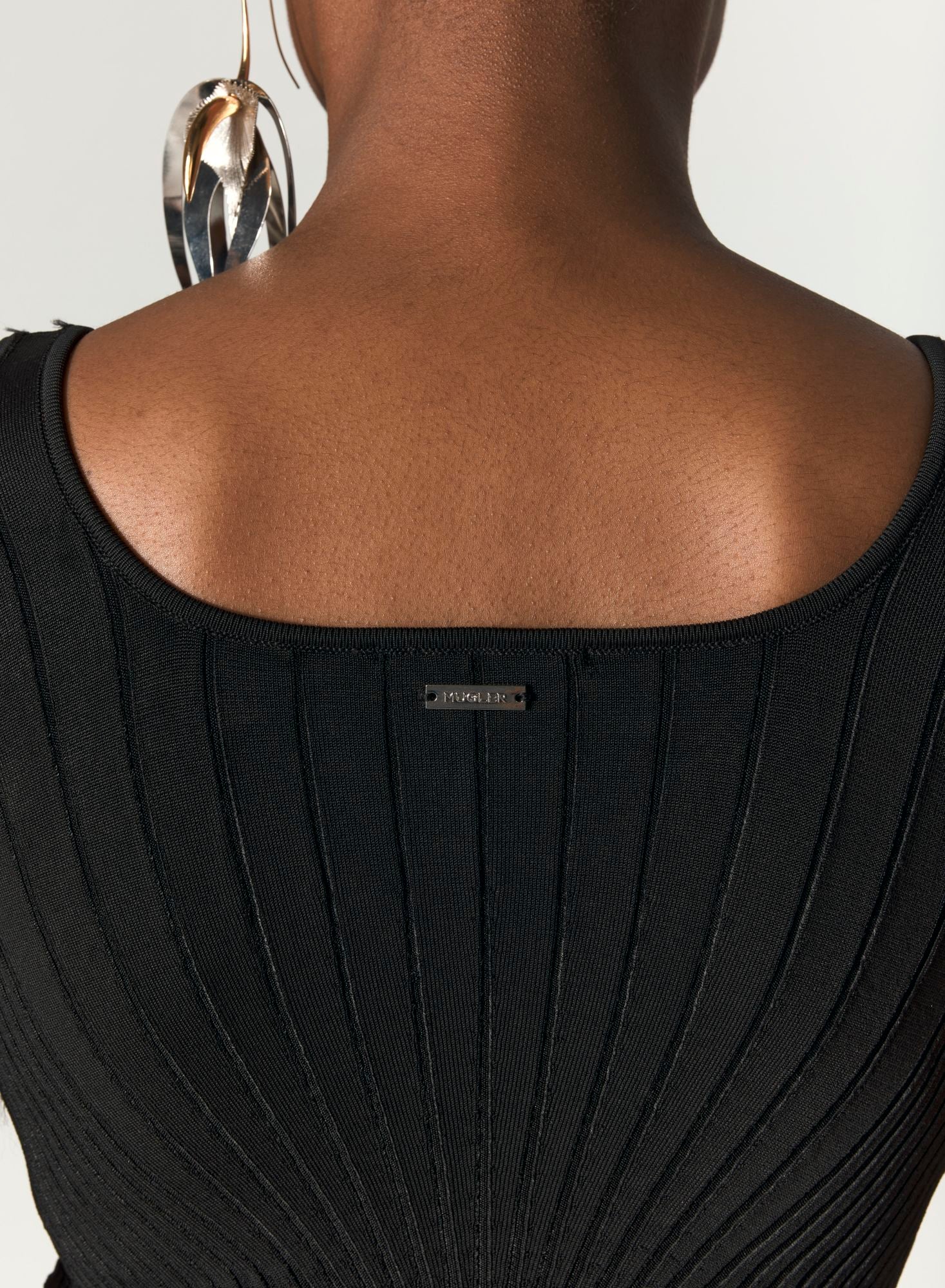 BLACK SCULPTING KNIT TANK TOP