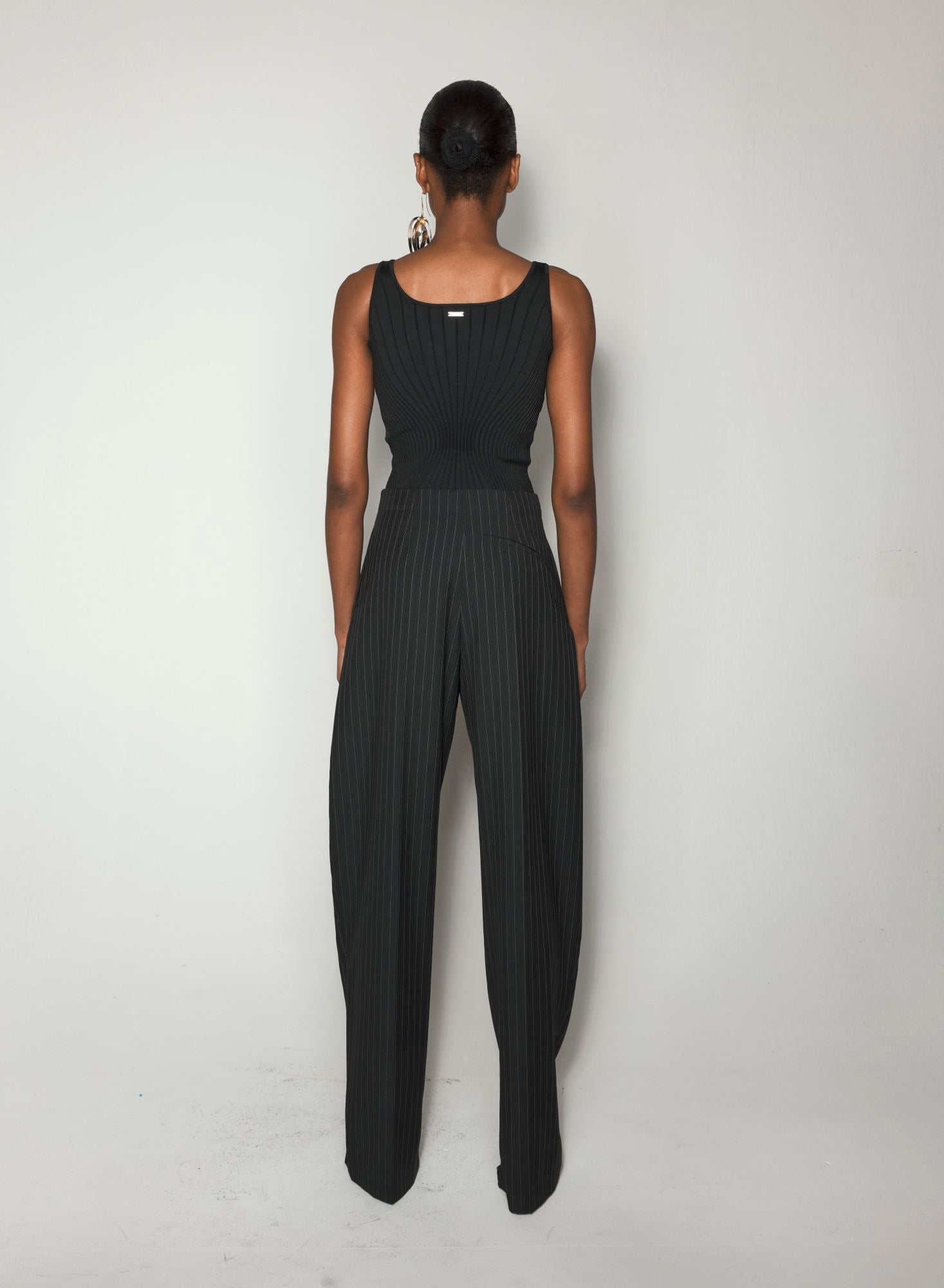 BLACK SCULPTING KNIT TANK TOP