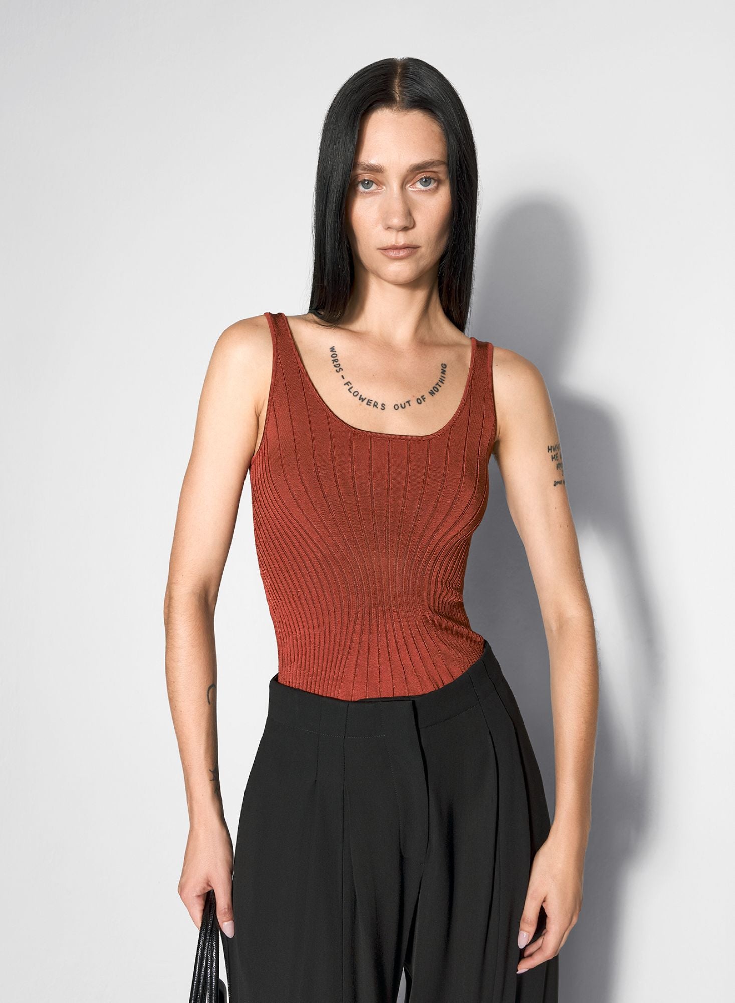BLACK SCULPTING KNIT TANK TOP