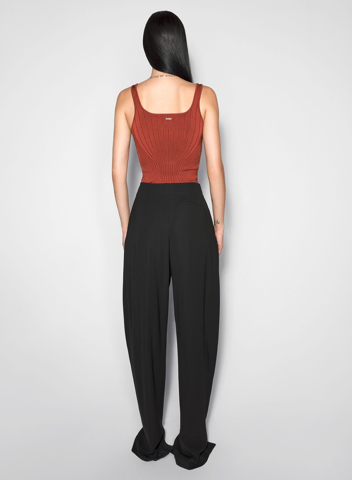 BLACK SCULPTING KNIT TANK TOP