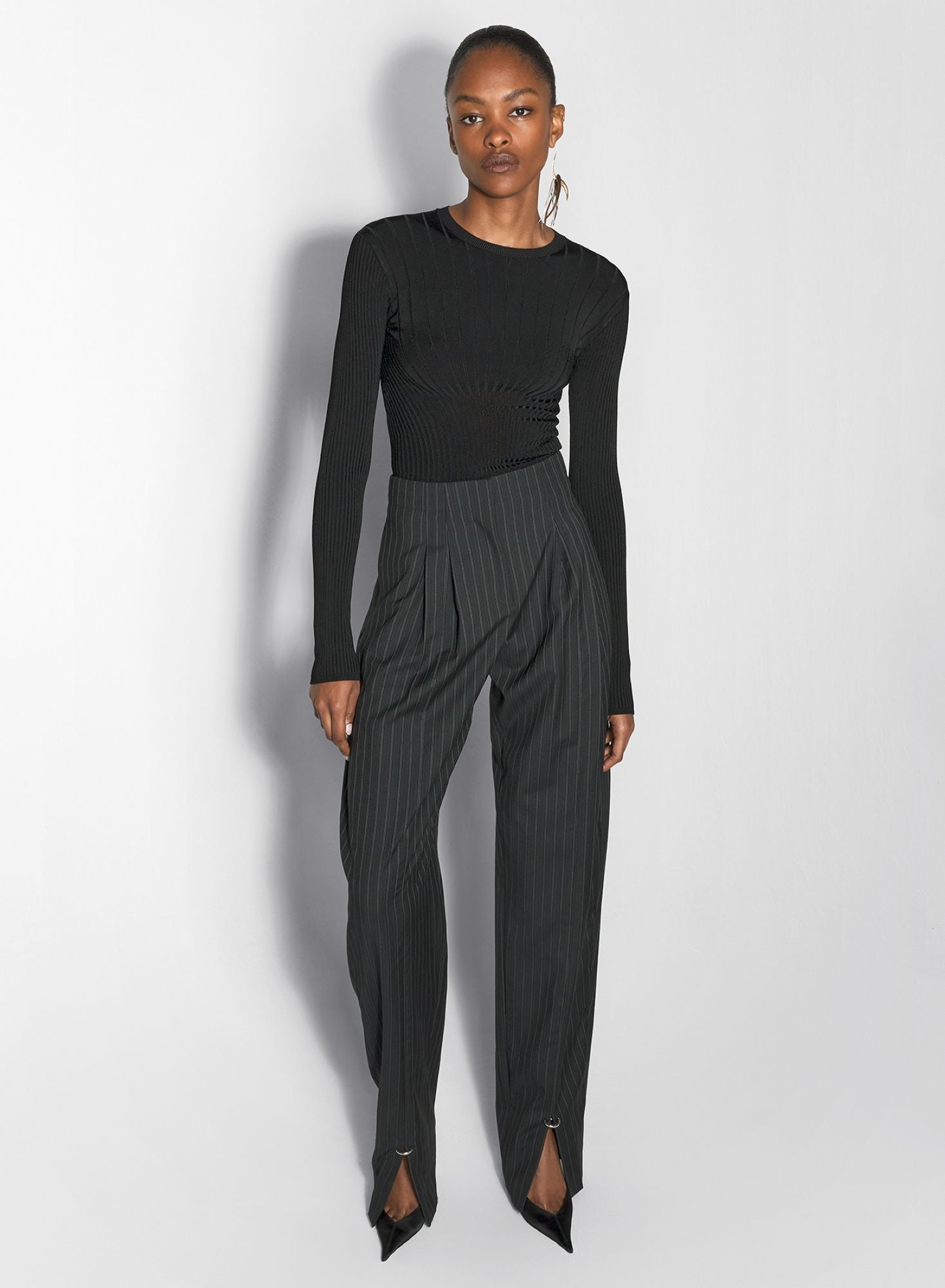 BLACK SCULPTING KNIT TOP