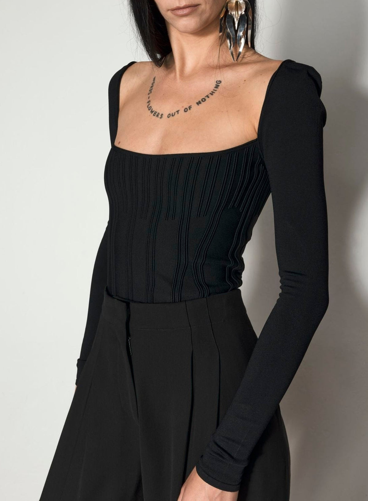BLACK // black boning detail knit top
