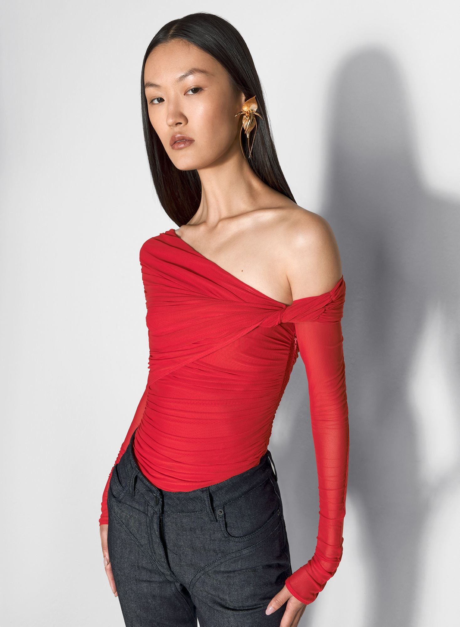 BLACK OFF-SHOULDER RUCHED BODYSUIT