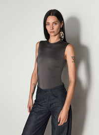 SHARK SLEEVELESS SHOULDER LOGO BODYSUIT