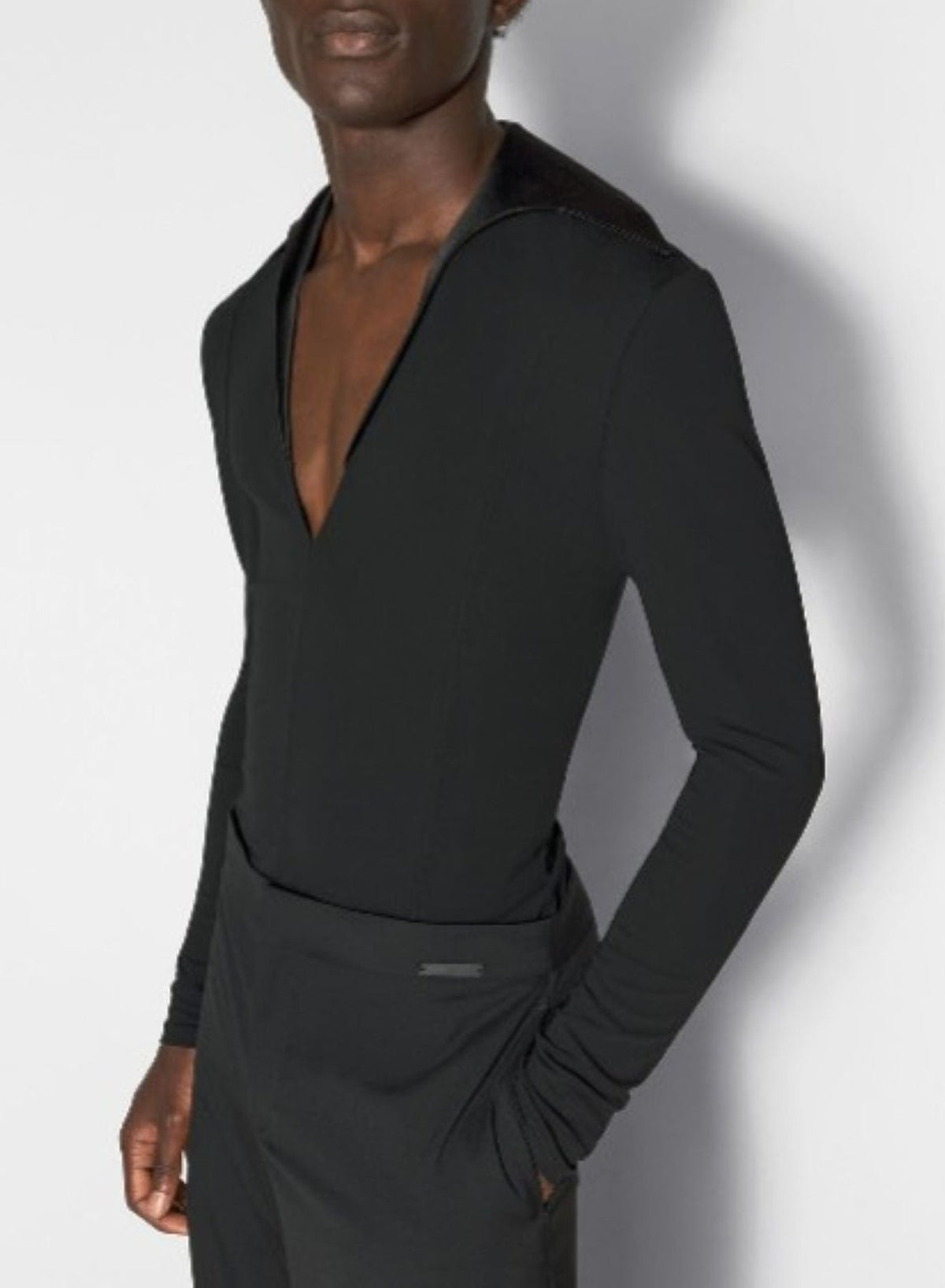 BLACK // black spiky satin collar top