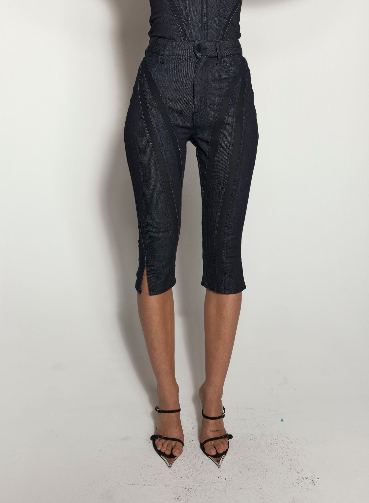 BLACK MESH RAW DENIM CAPRI JEANS