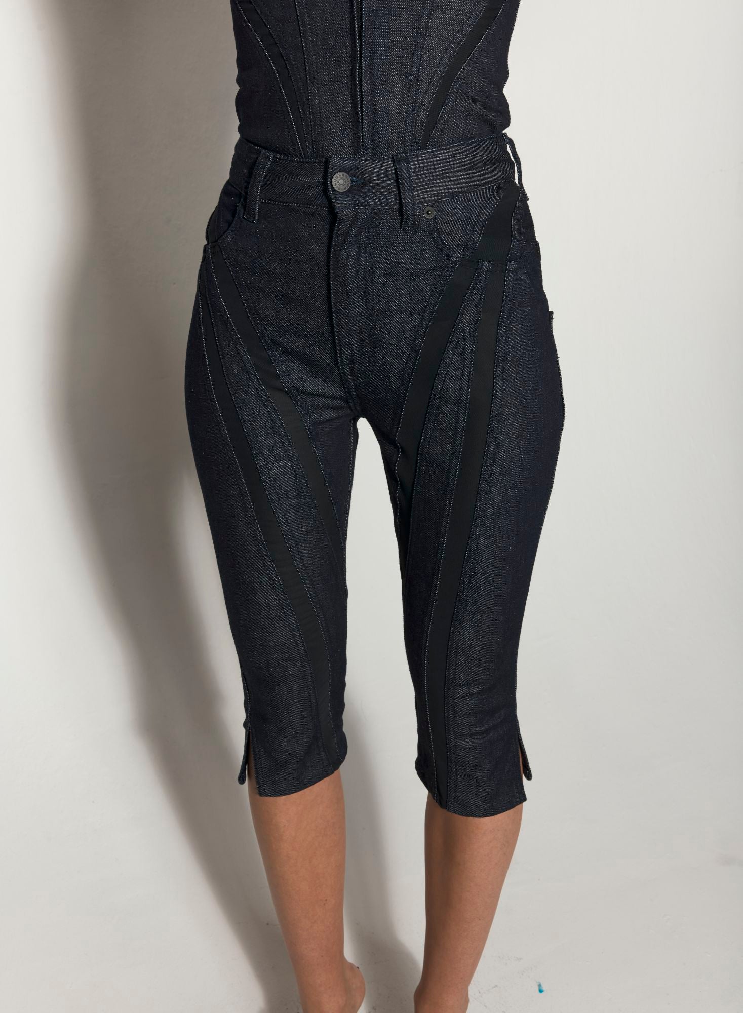 BLACK MESH RAW DENIM CAPRI JEANS
