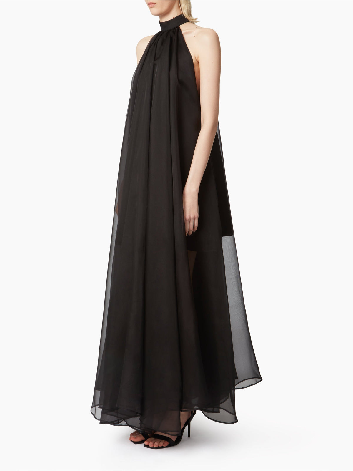 ROBE TRANSPARENTE FLUIDE À COL HALTER