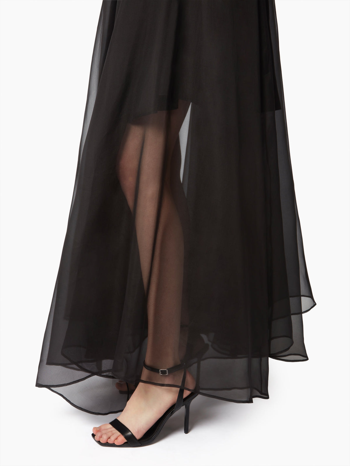 ROBE TRANSPARENTE FLUIDE À COL HALTER