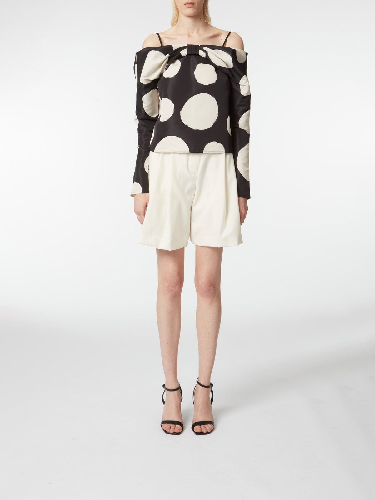 MINI-ROBE AVEC BAS PÉPLUME