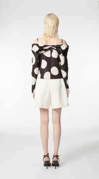 MINI-ROBE AVEC BAS PÉPLUME