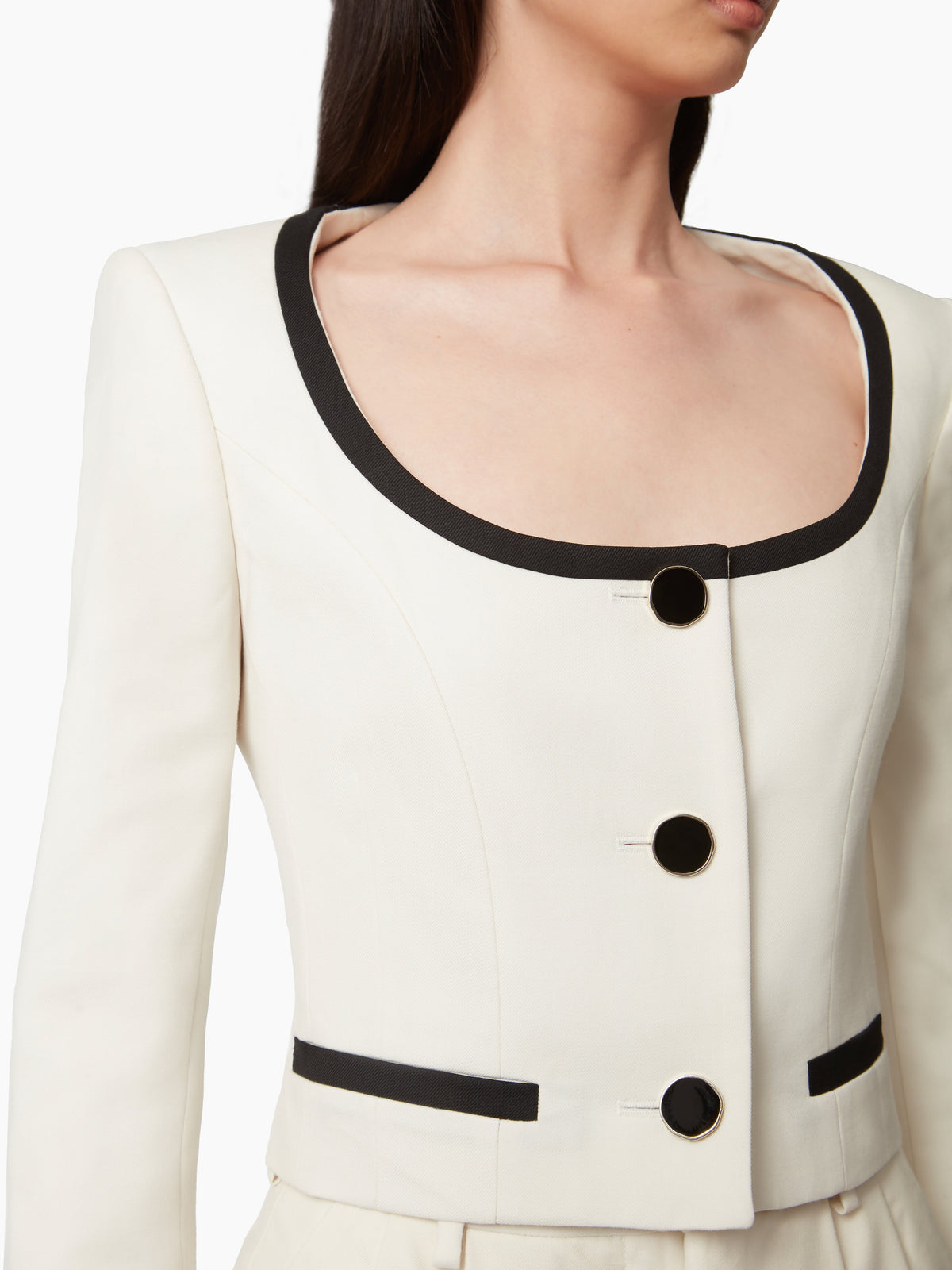 VESTE COURTE À ENCOLURE RONDE