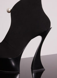 BLACK SUEDE PLATFORM FANG 95 ANKLE BOOTS