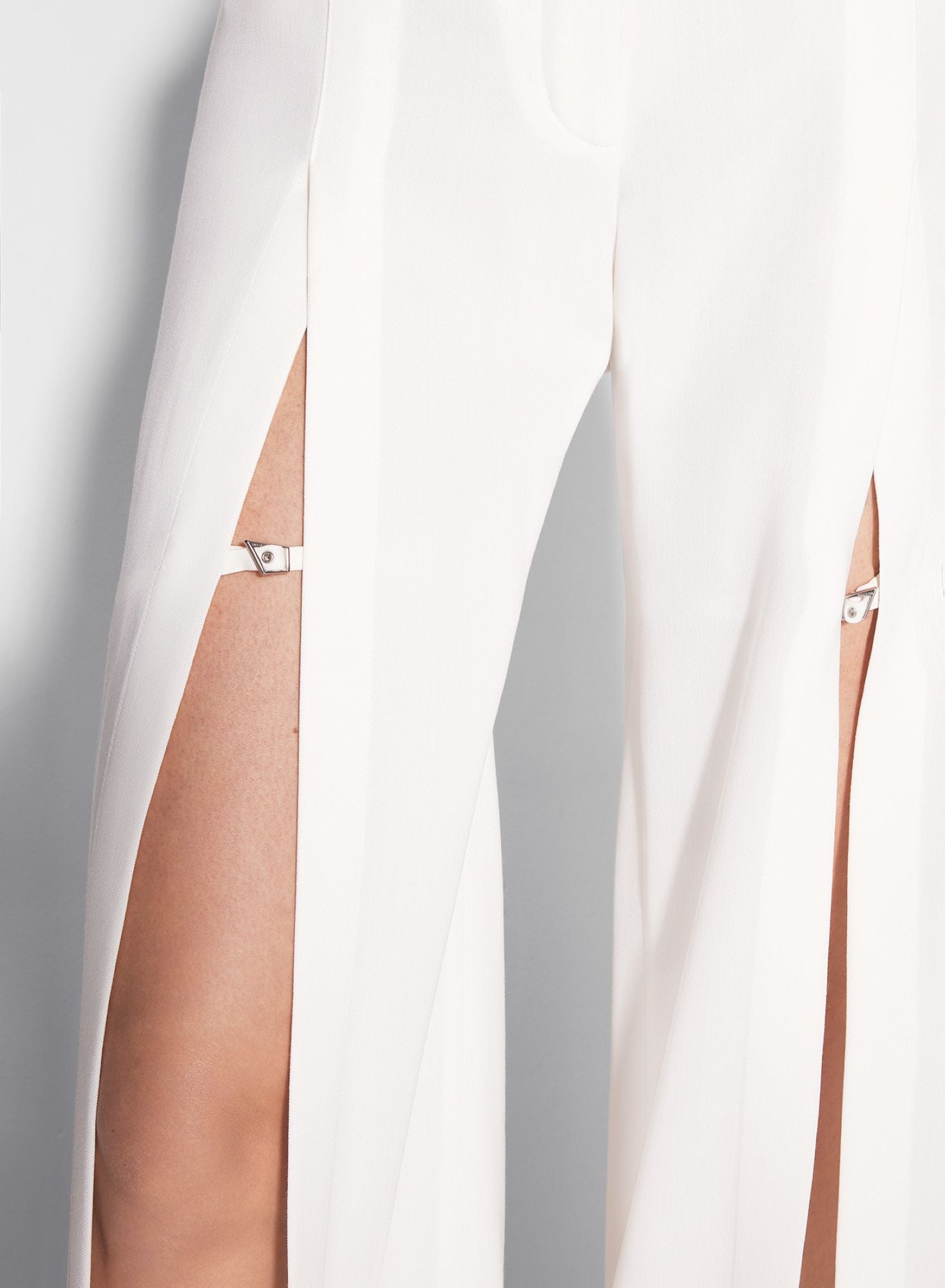 WHITE WIDE-LEG SLIT BUCKLED TROUSERS