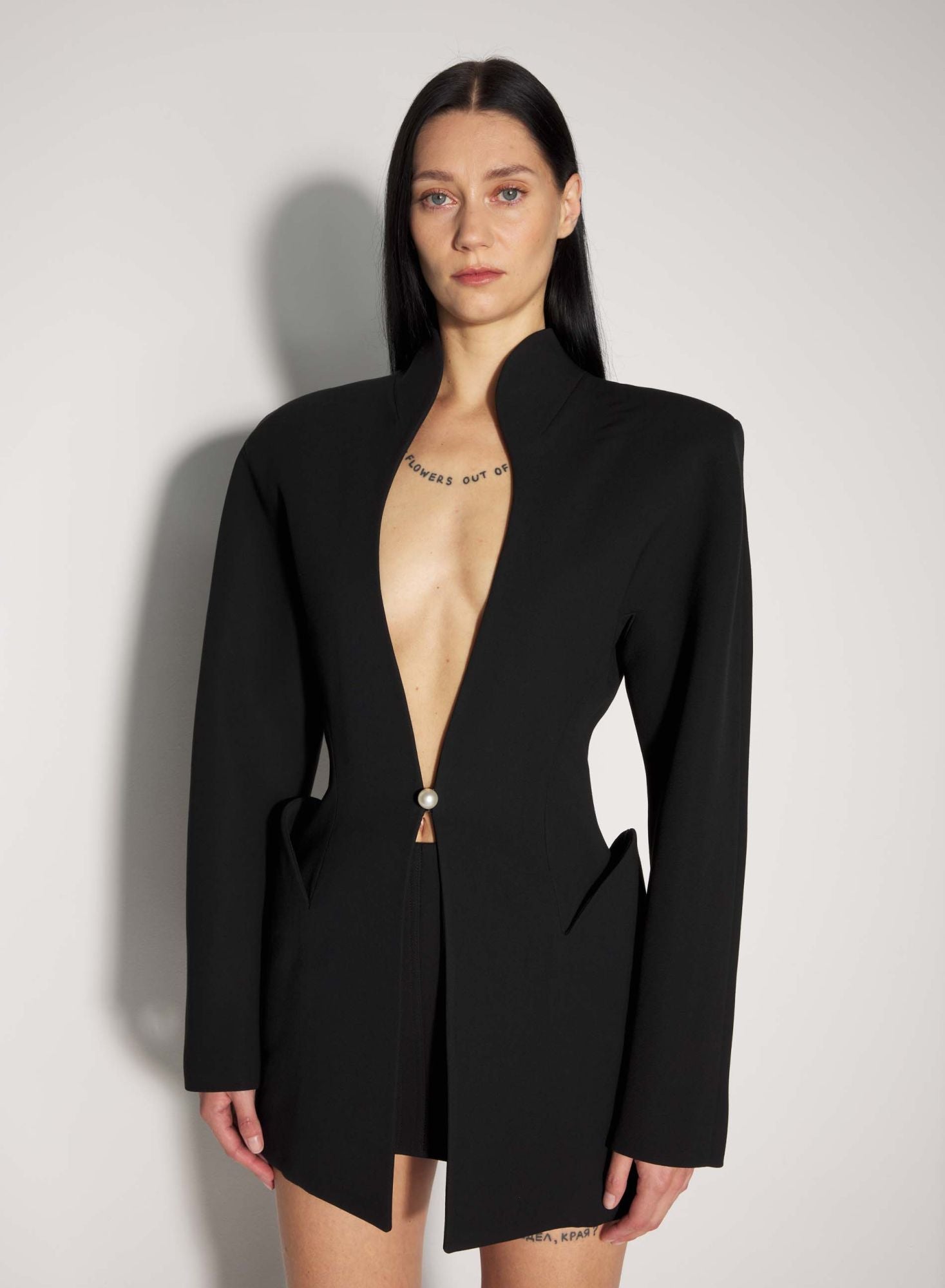 BLACK SCULPTURAL LONG  JACKET