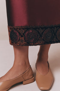 Jupe crayon Monica en satin avec ruban en dentelle - Burgundy