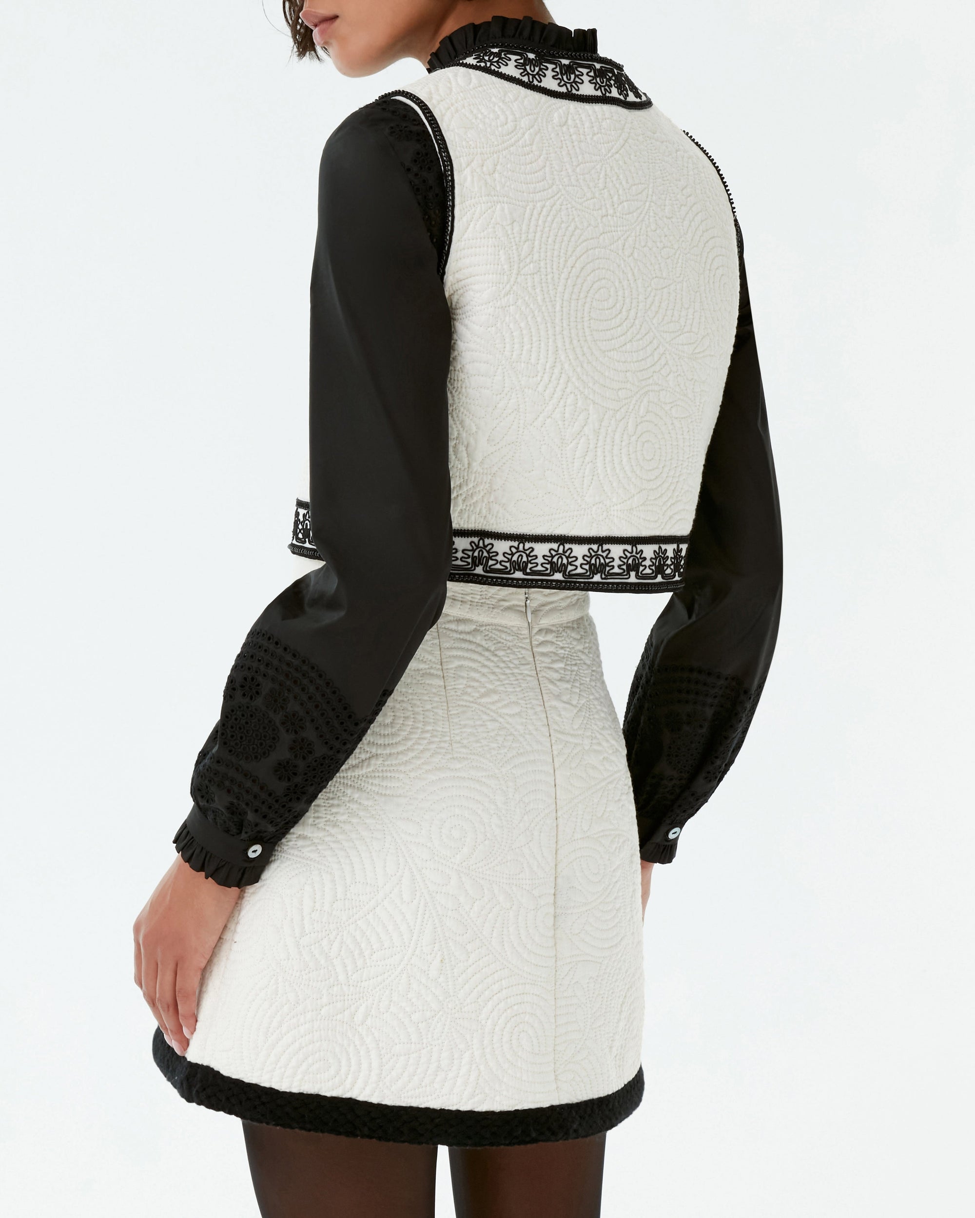 Clara sleeveless cardigan in linen - White