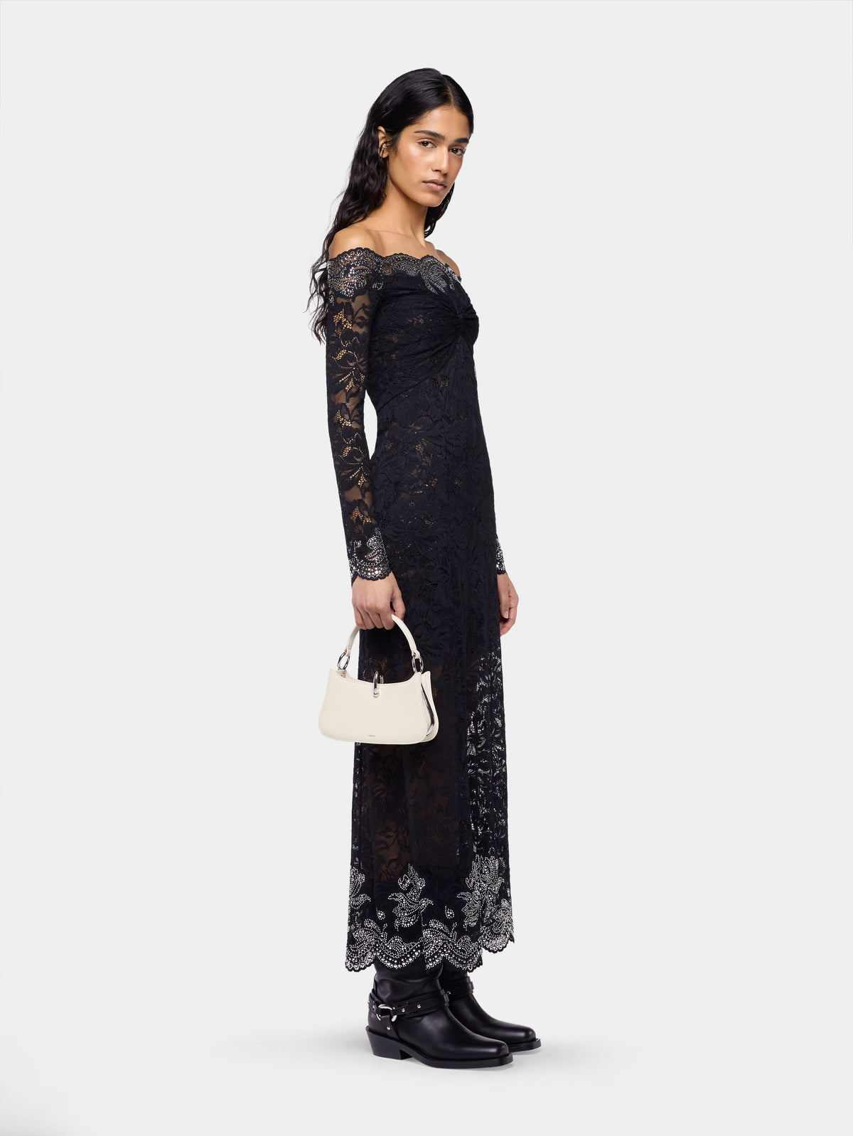 Long dress in lace