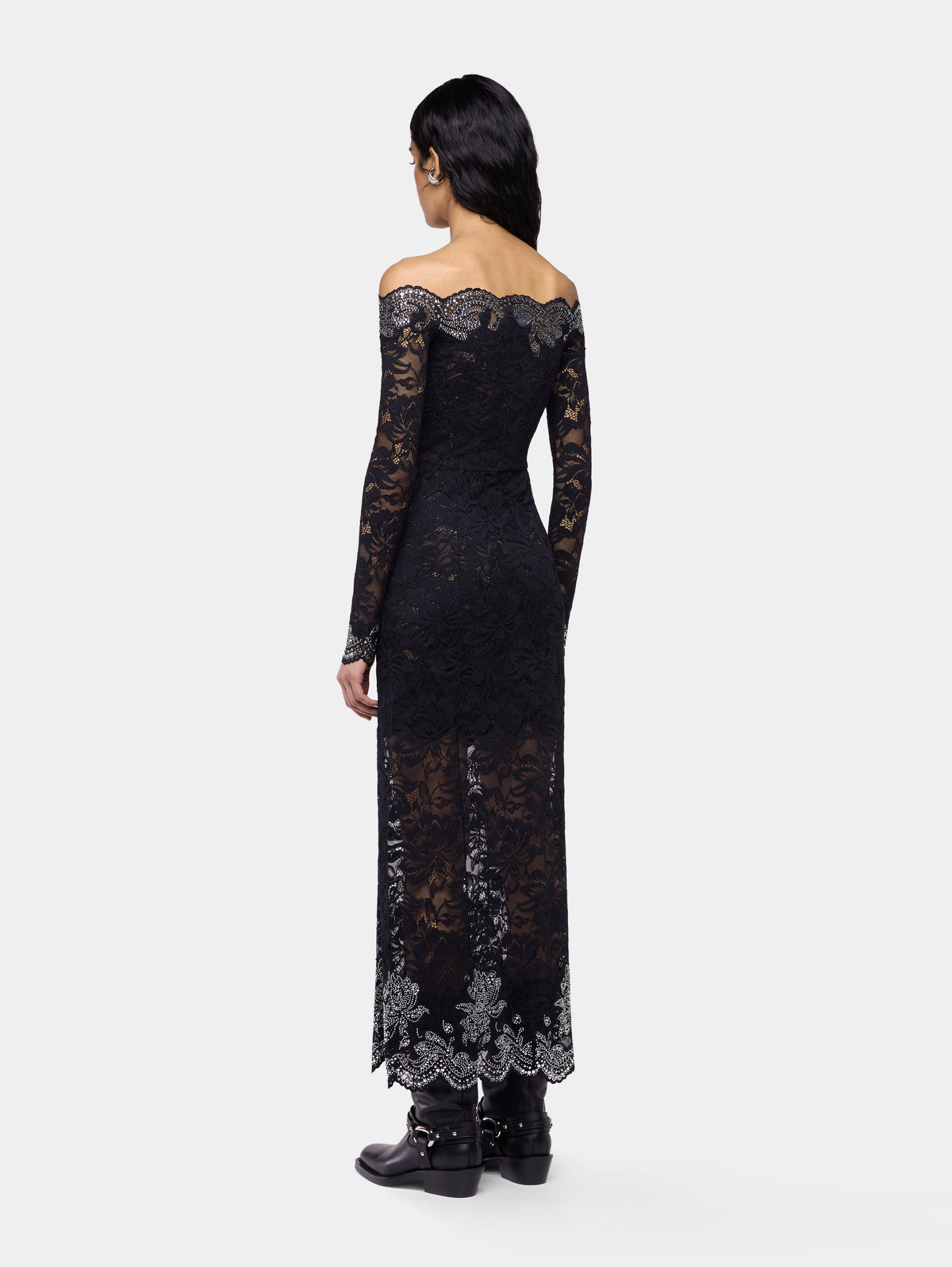 Long dress in lace