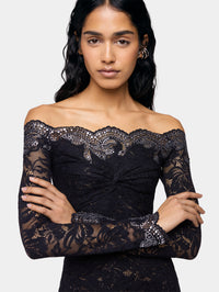Long dress in lace