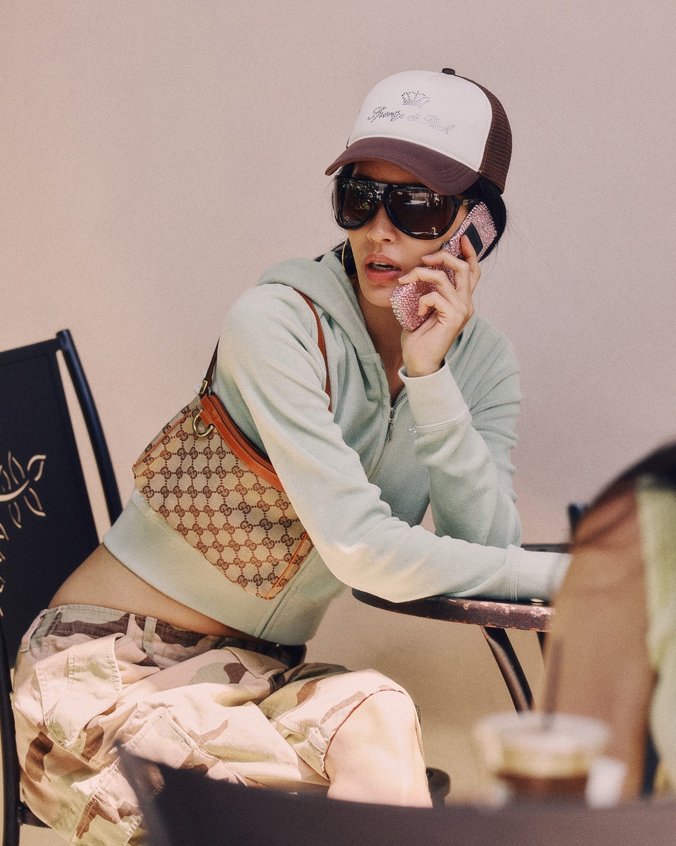 Sweat à capuche zippé en velours « Juicy Script » - Sauge