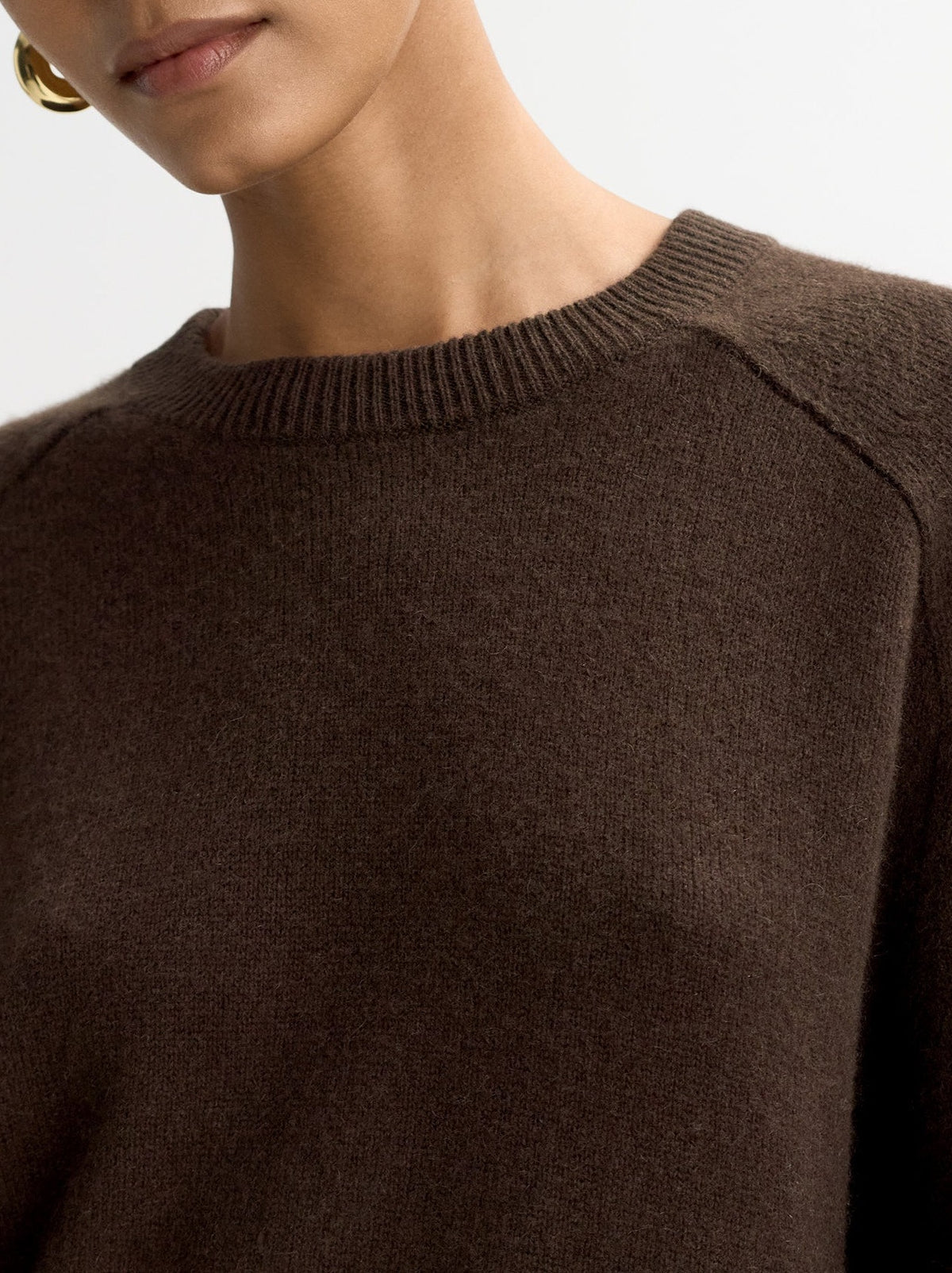 Boyfriend-style round-neck cashmere jumper - Brown