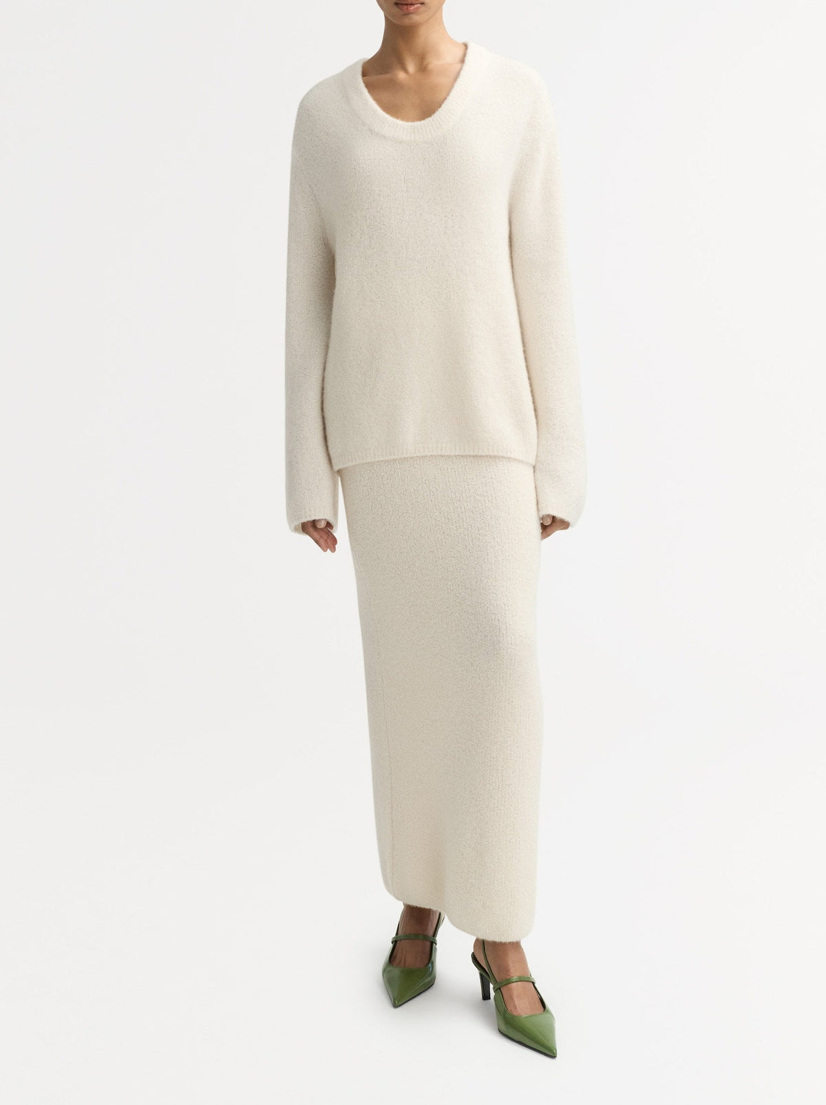 Curly-knit cashmere jumper with a round neck - White