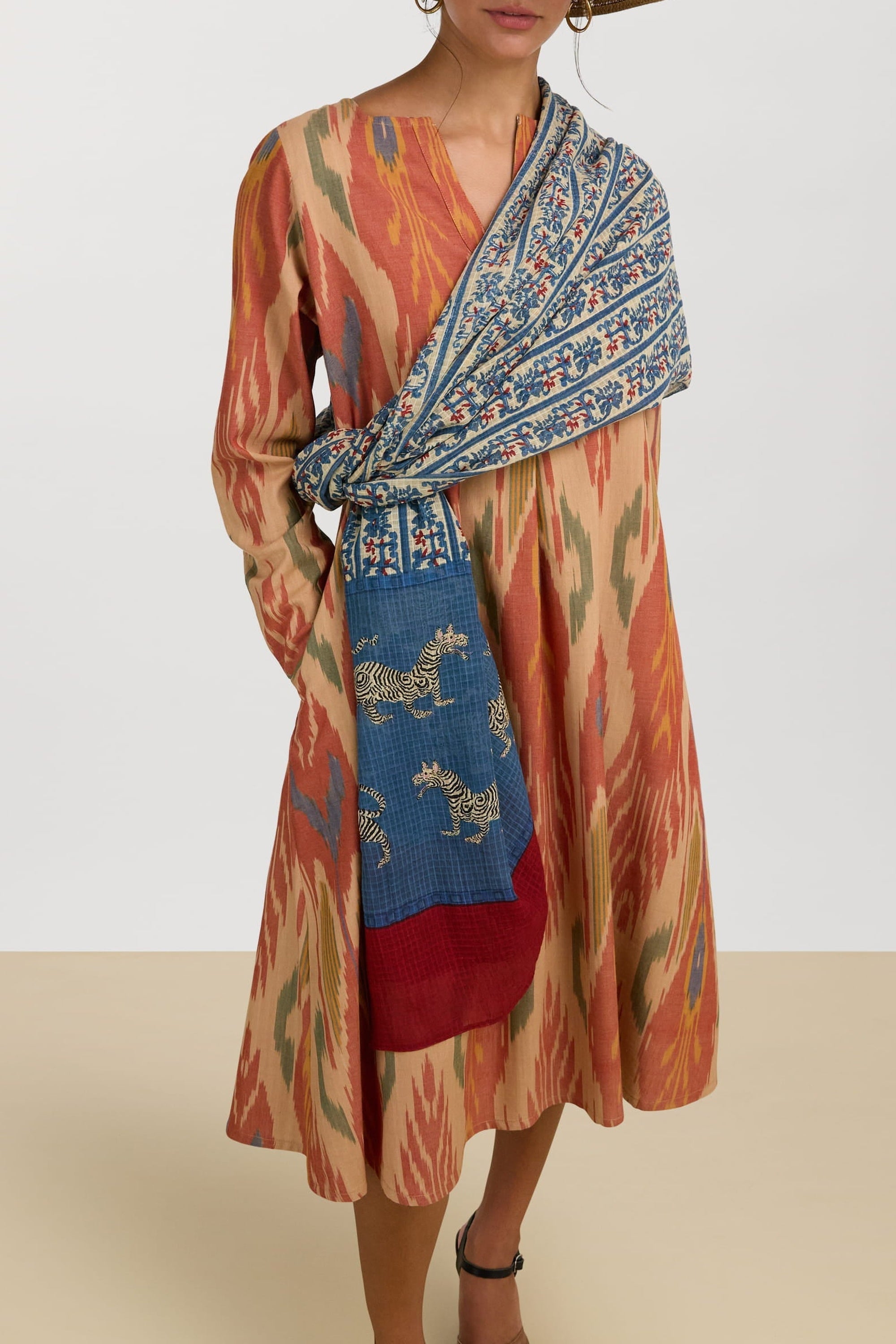 Kotadoria Dragon Tiger cotton shawl – Neutral