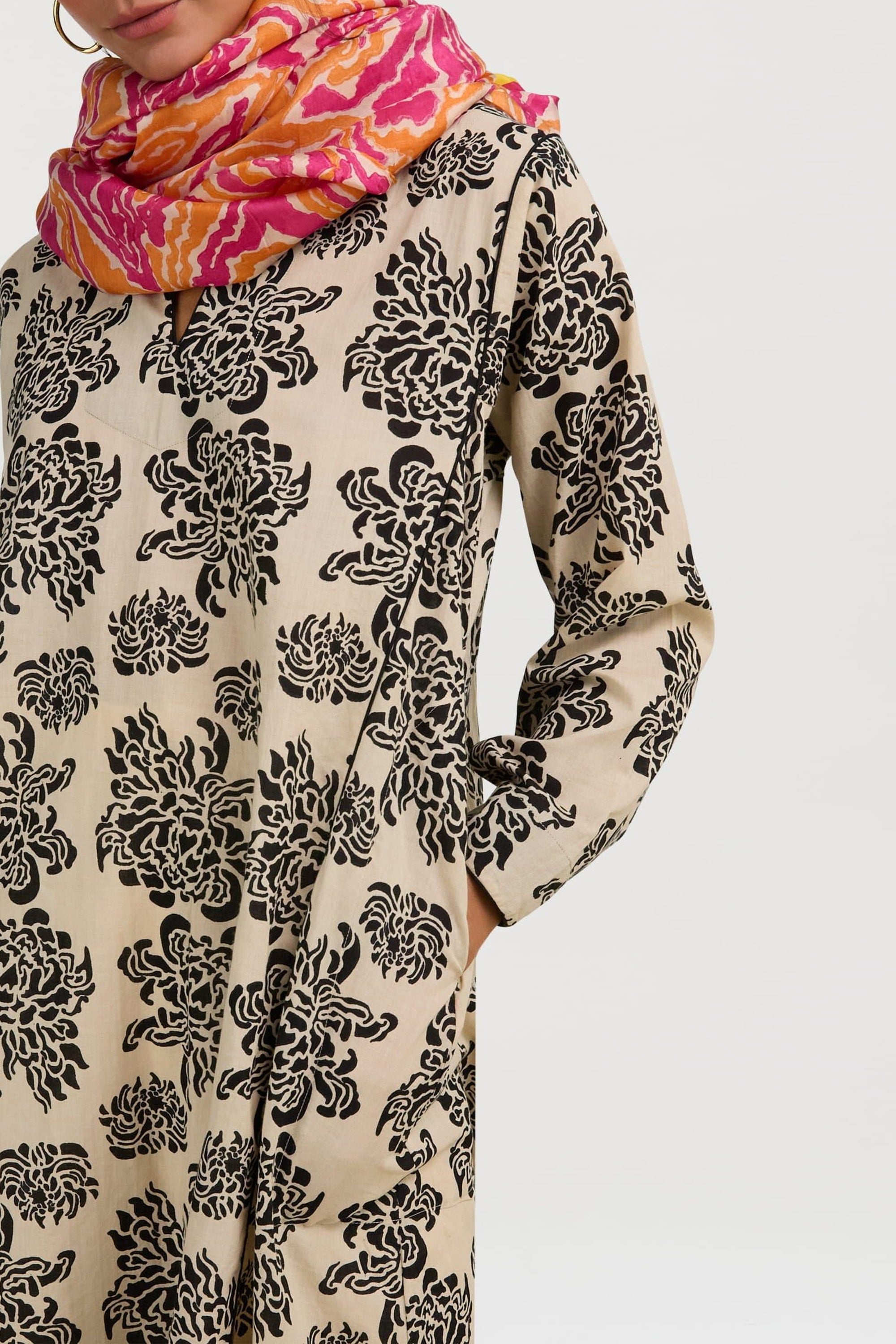 Dragon Cloud silk shawl – Neutral