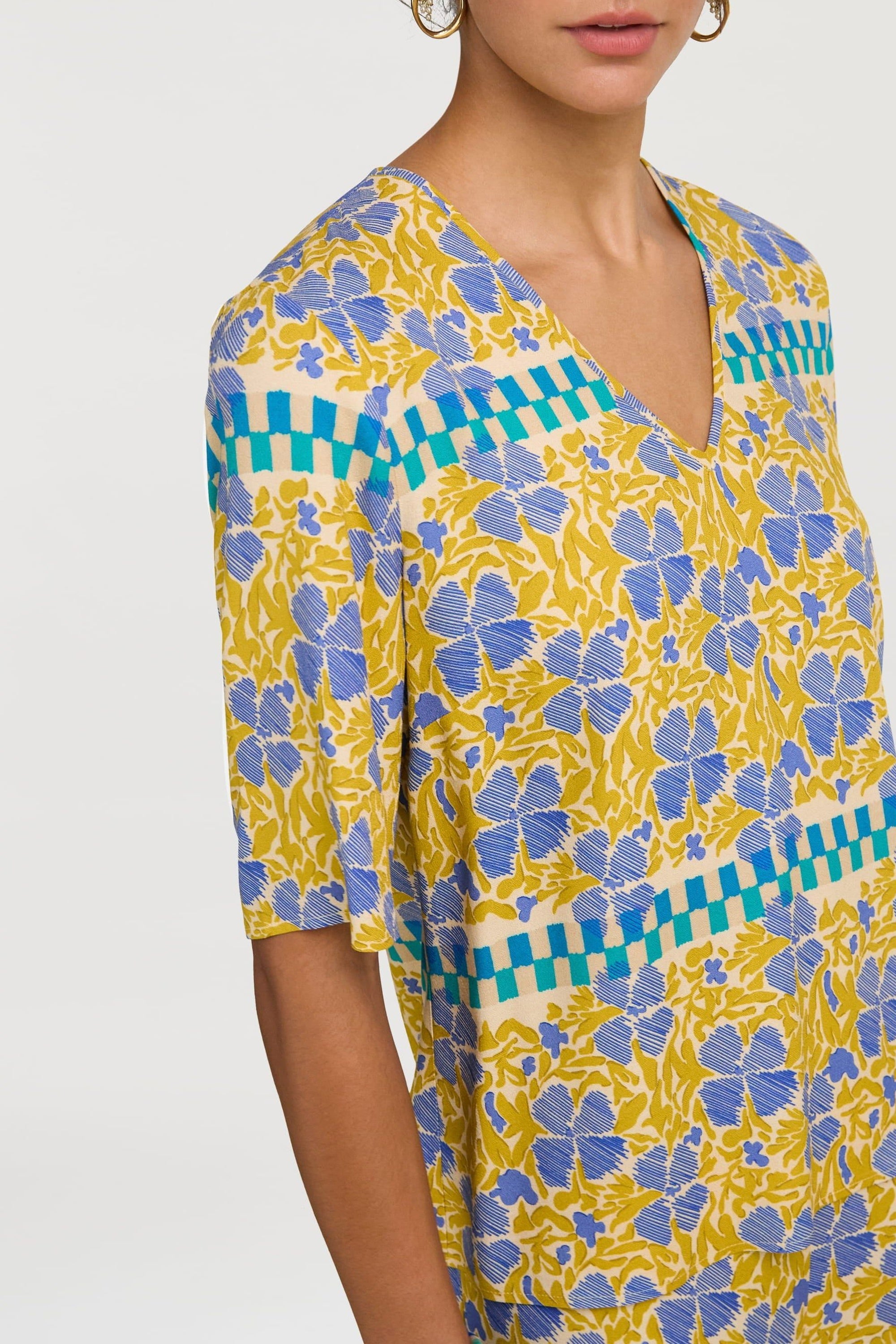 Japan Bounch V-neck T-shirt - Blue