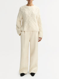 Chunky-knit cable-knit wool jumper - White