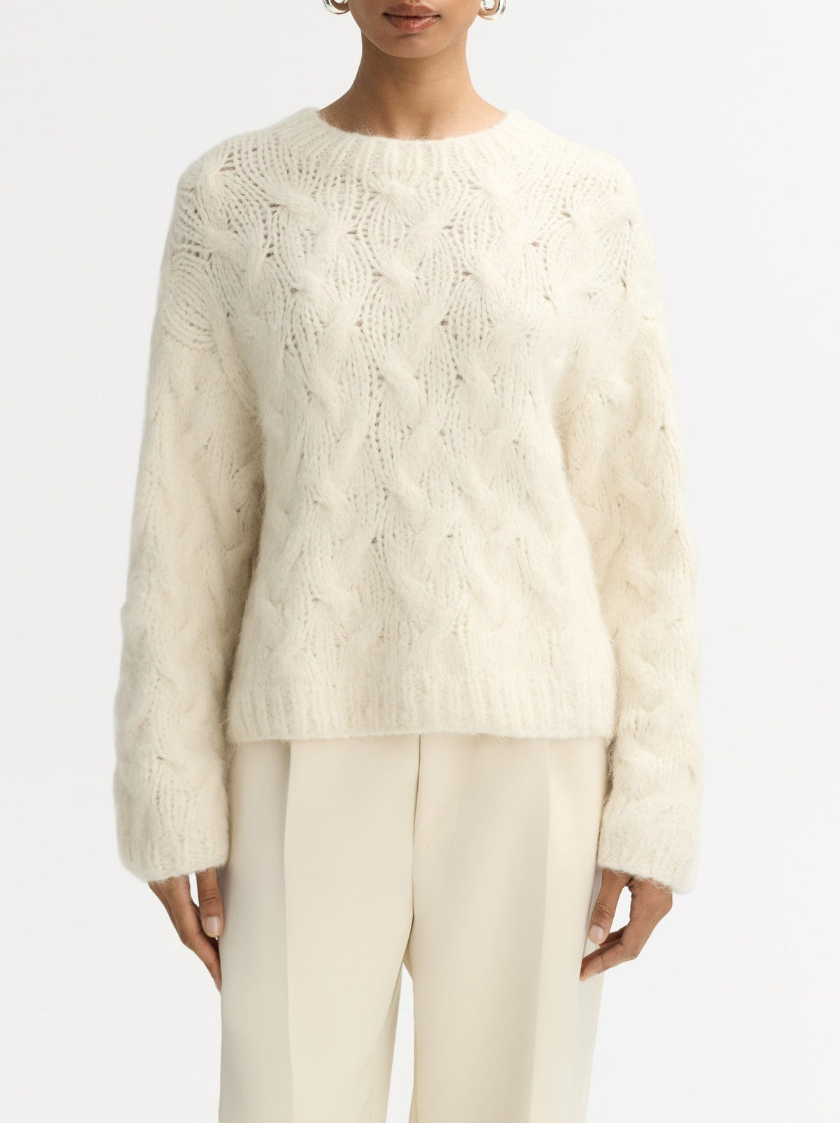 Chunky-knit cable-knit wool jumper - White