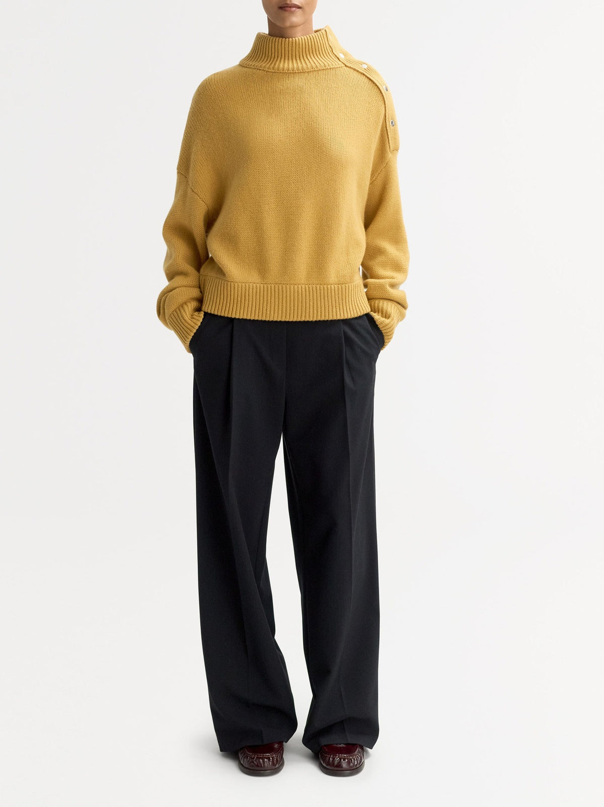 Pull col roulé boutonné en cachemire - Jaune