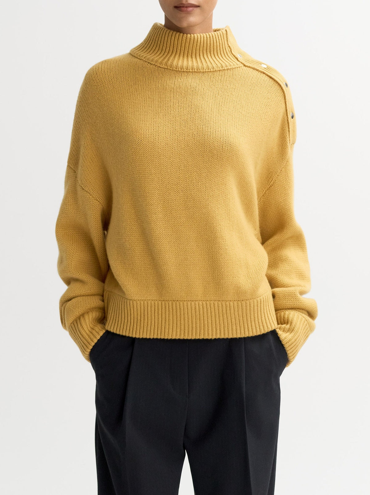 Pull col roulé boutonné en cachemire - Jaune