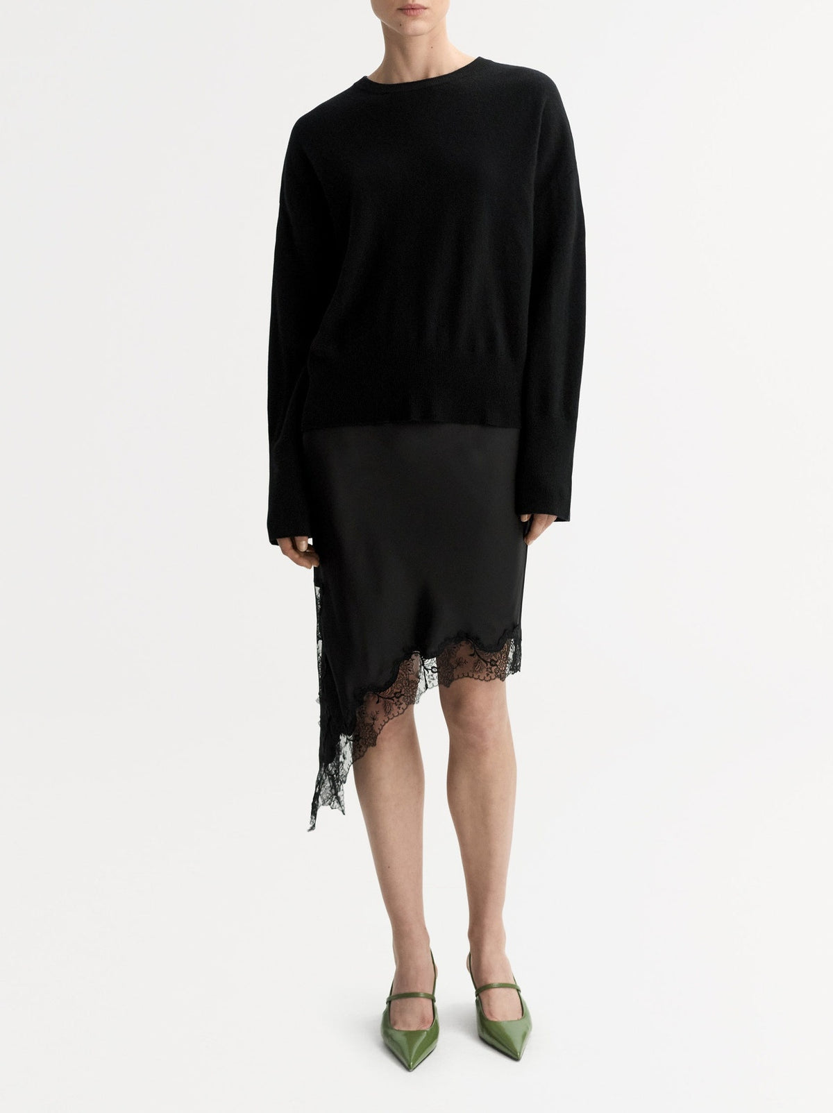 Classic-fit round-neck cashmere jumper - Black