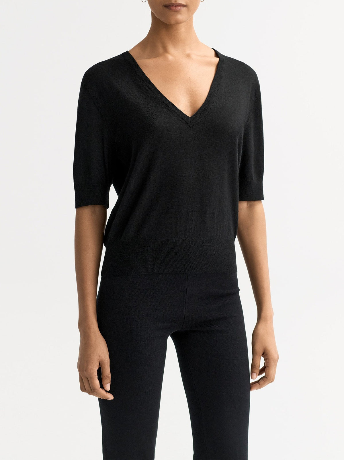 Featherlight V-neck cashmere top - Black