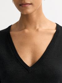 Featherlight V-neck cashmere top - Black