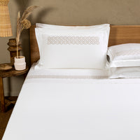 INTRECCIO EMBROIDERY / DOUBLE KING PARURE DE LIT AVEC 2 TAIES D'OREILLER 50X80