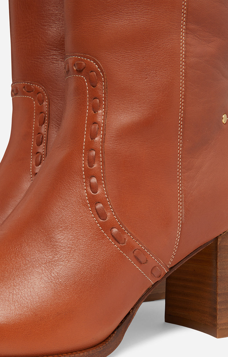 11 QTY NEW // COGNAC / Bottes en Cuir - COGNAC