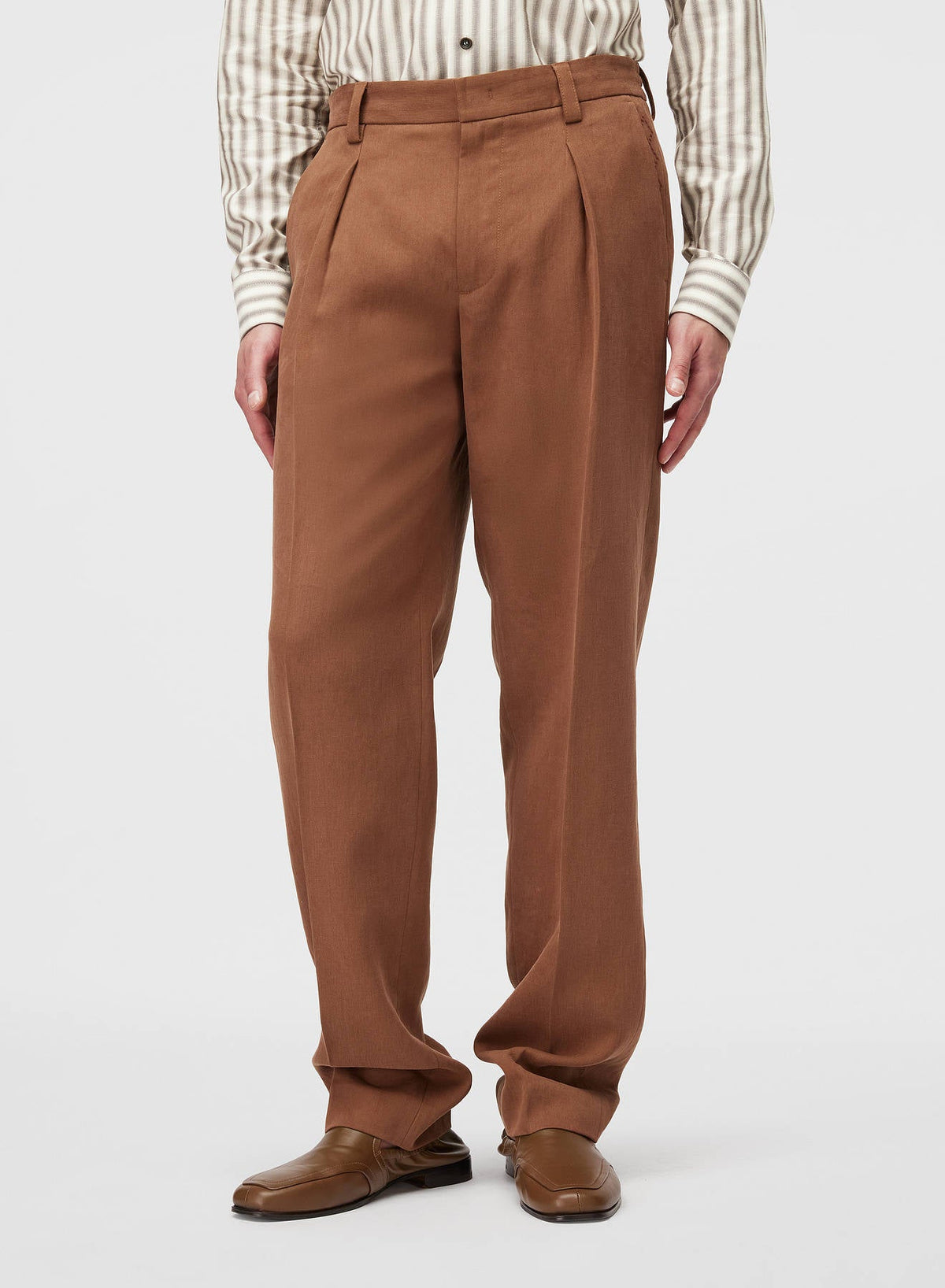 CLAY REVERSED PLEATS PANTS WITH EMBROIDERY (NR)