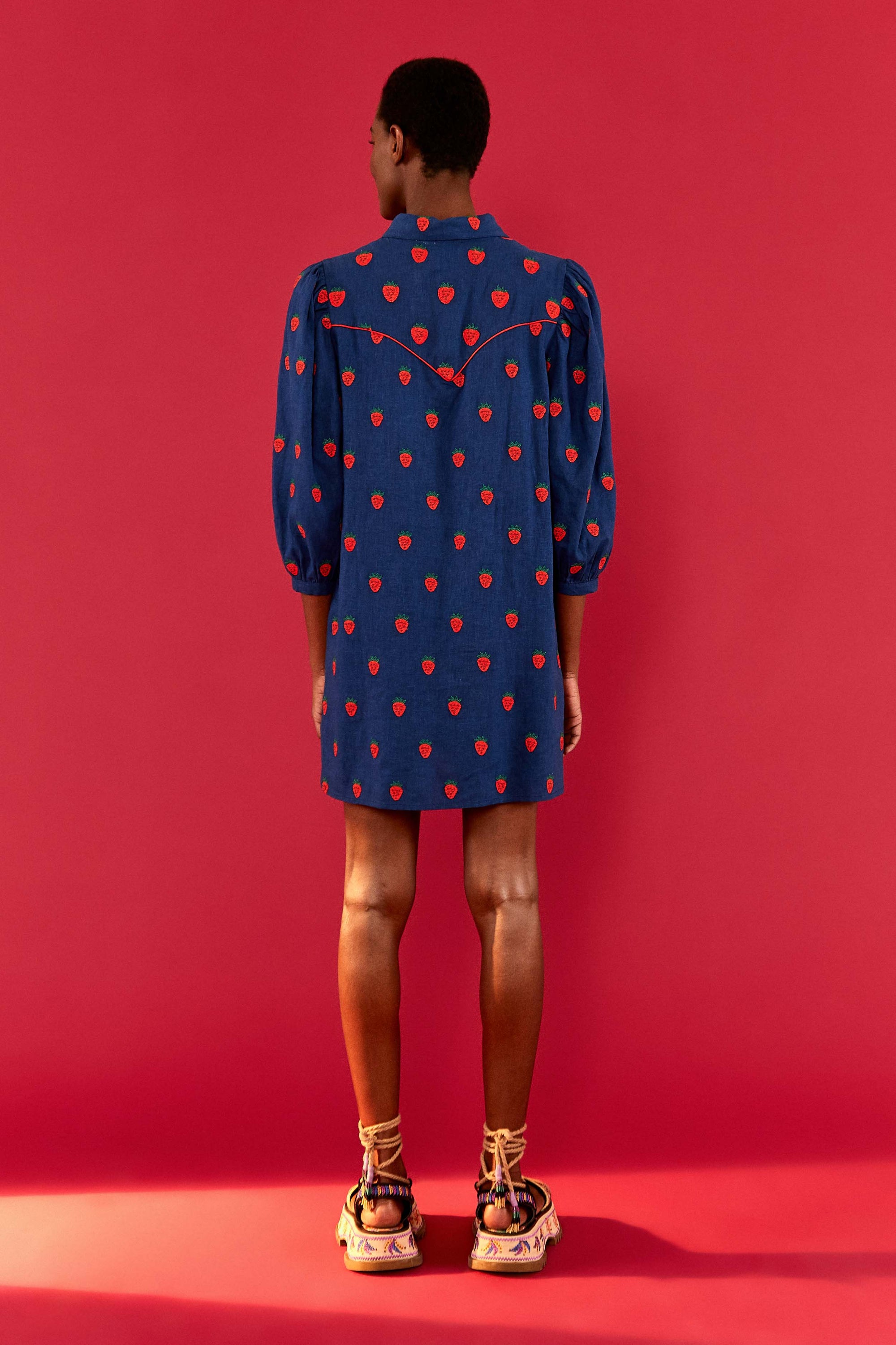 Robe courte à motif de fraises au point de croix en lin - Bleu
