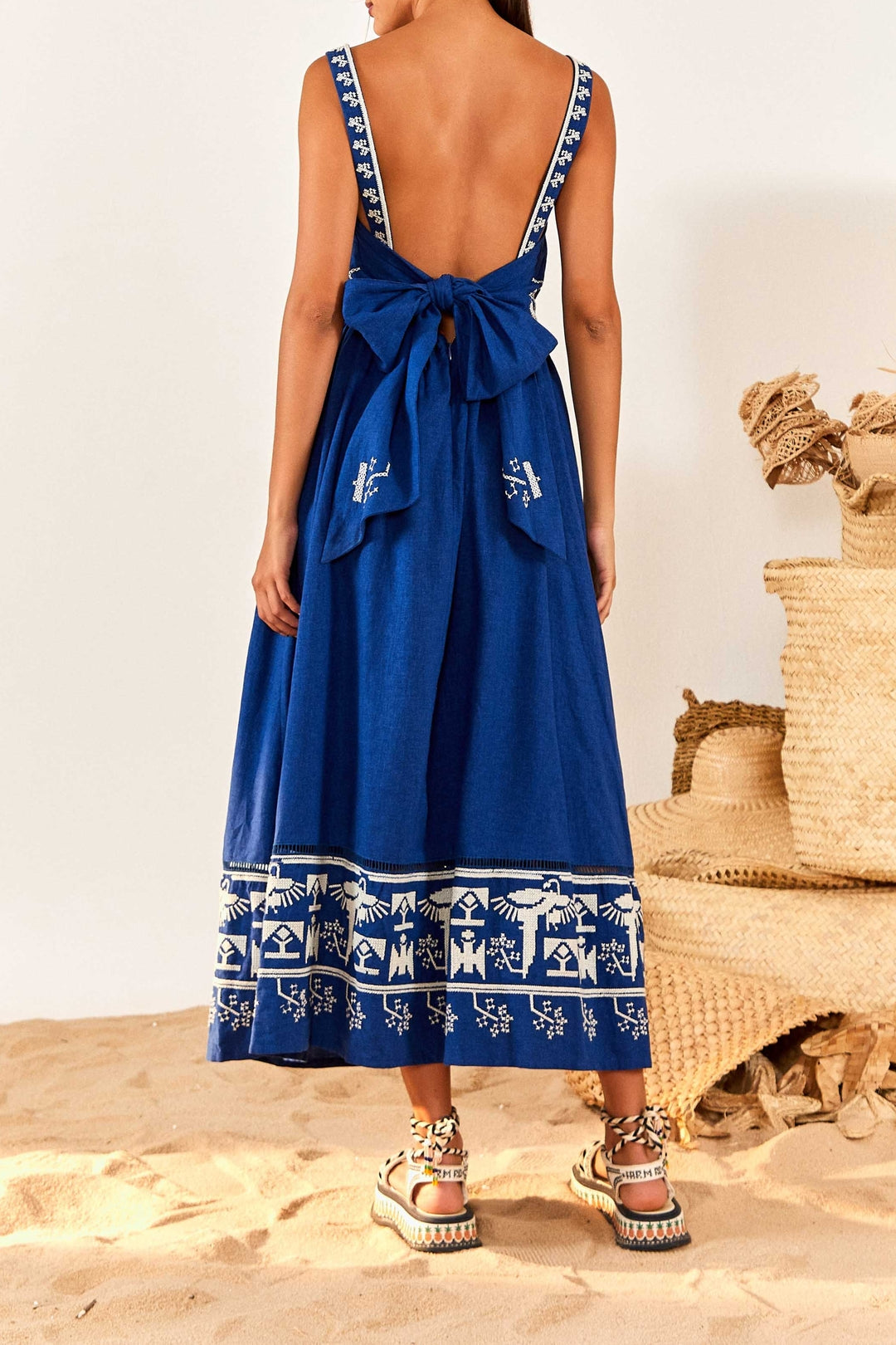 Robe longue Navy Macaw brodée en lin - Bleu