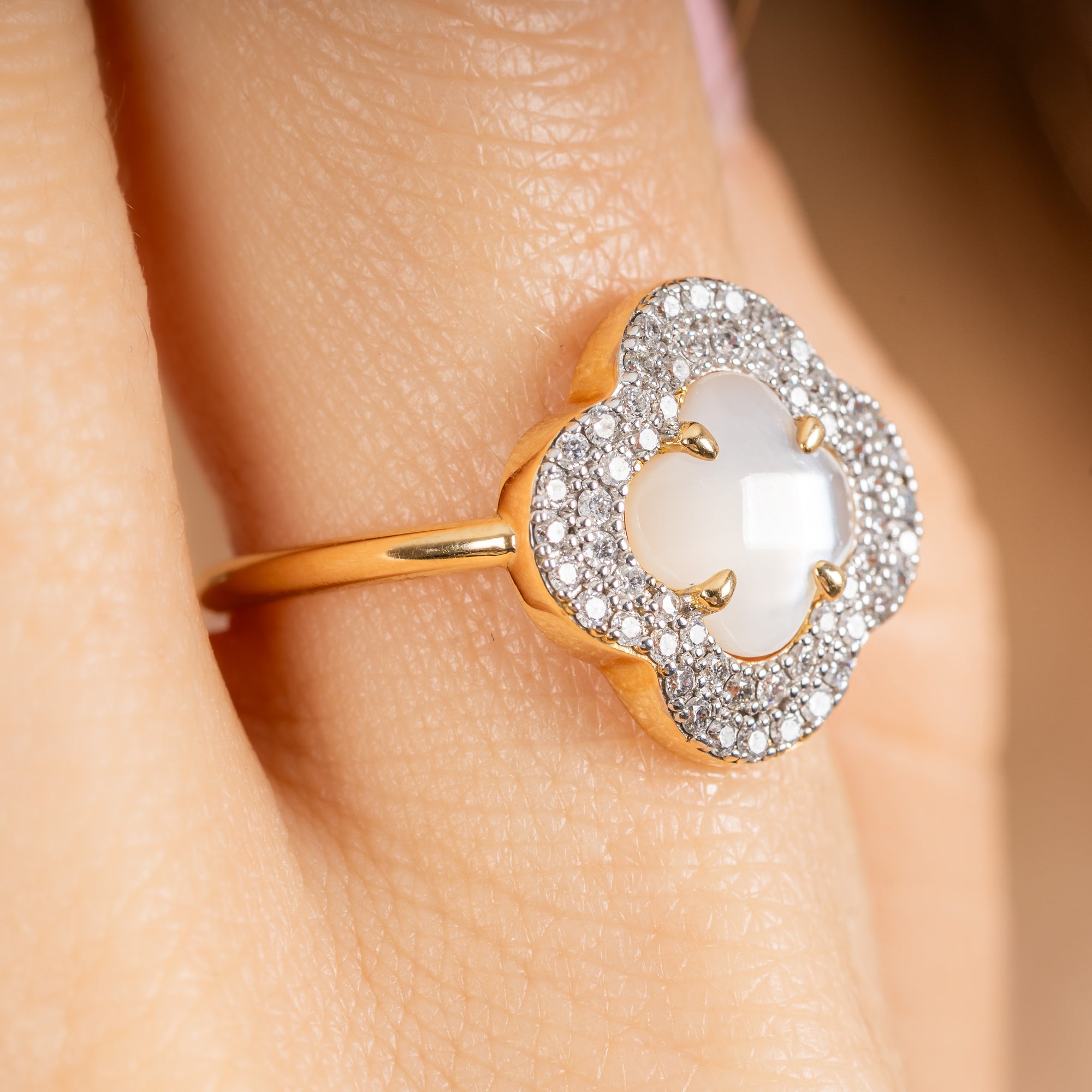 Yellow Gold & Mother of Pearl Victoria Diamond Ring - White