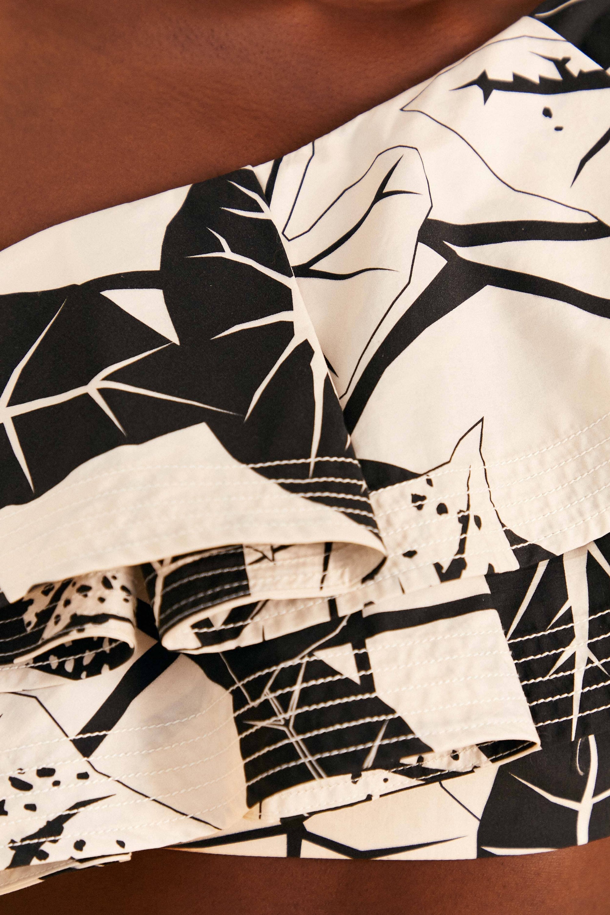 Top Graphic Leaves - Beige